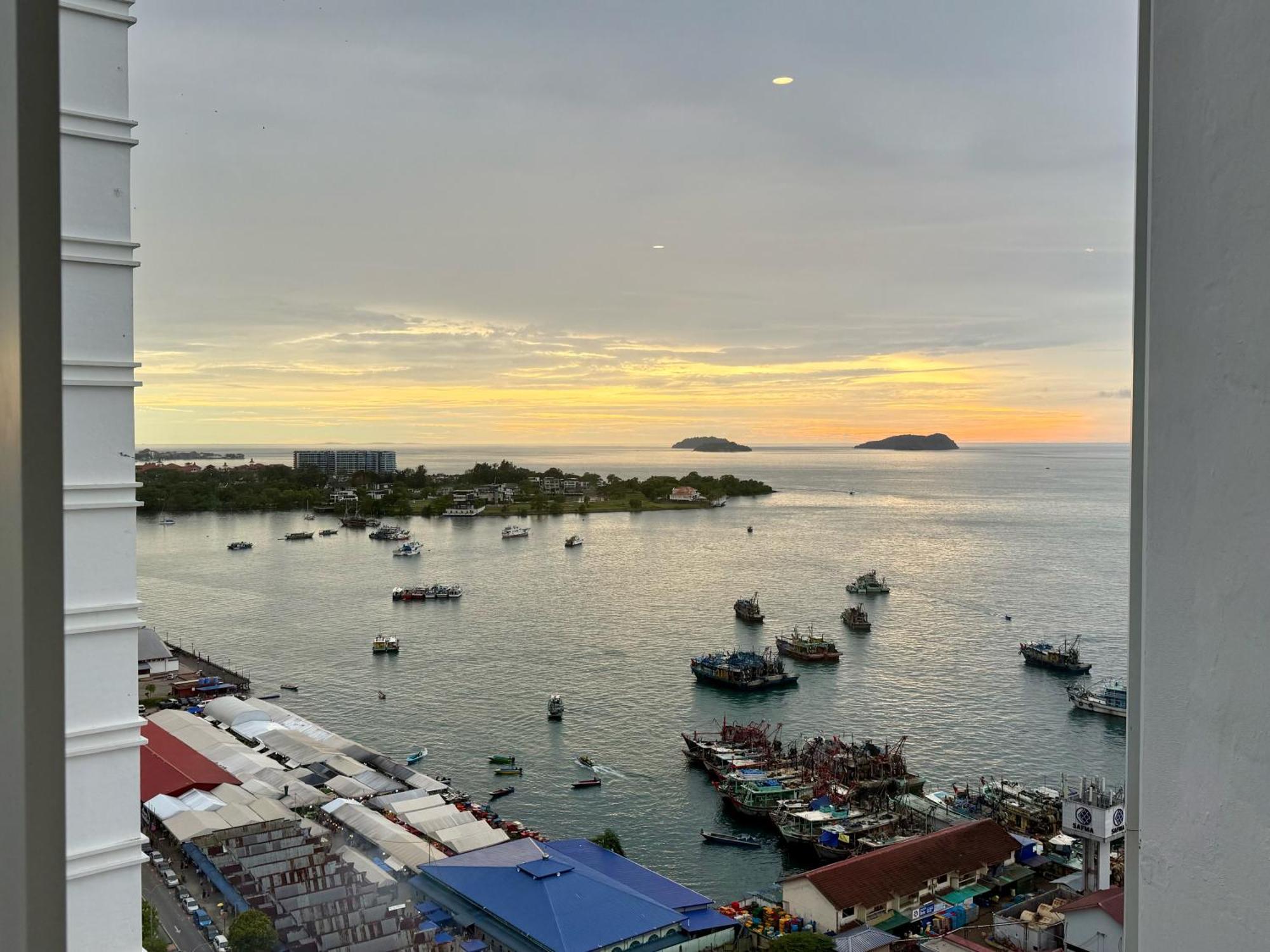 The Shore Executive Suites By Ys Luxury Kota Kinabalu Exterior photo