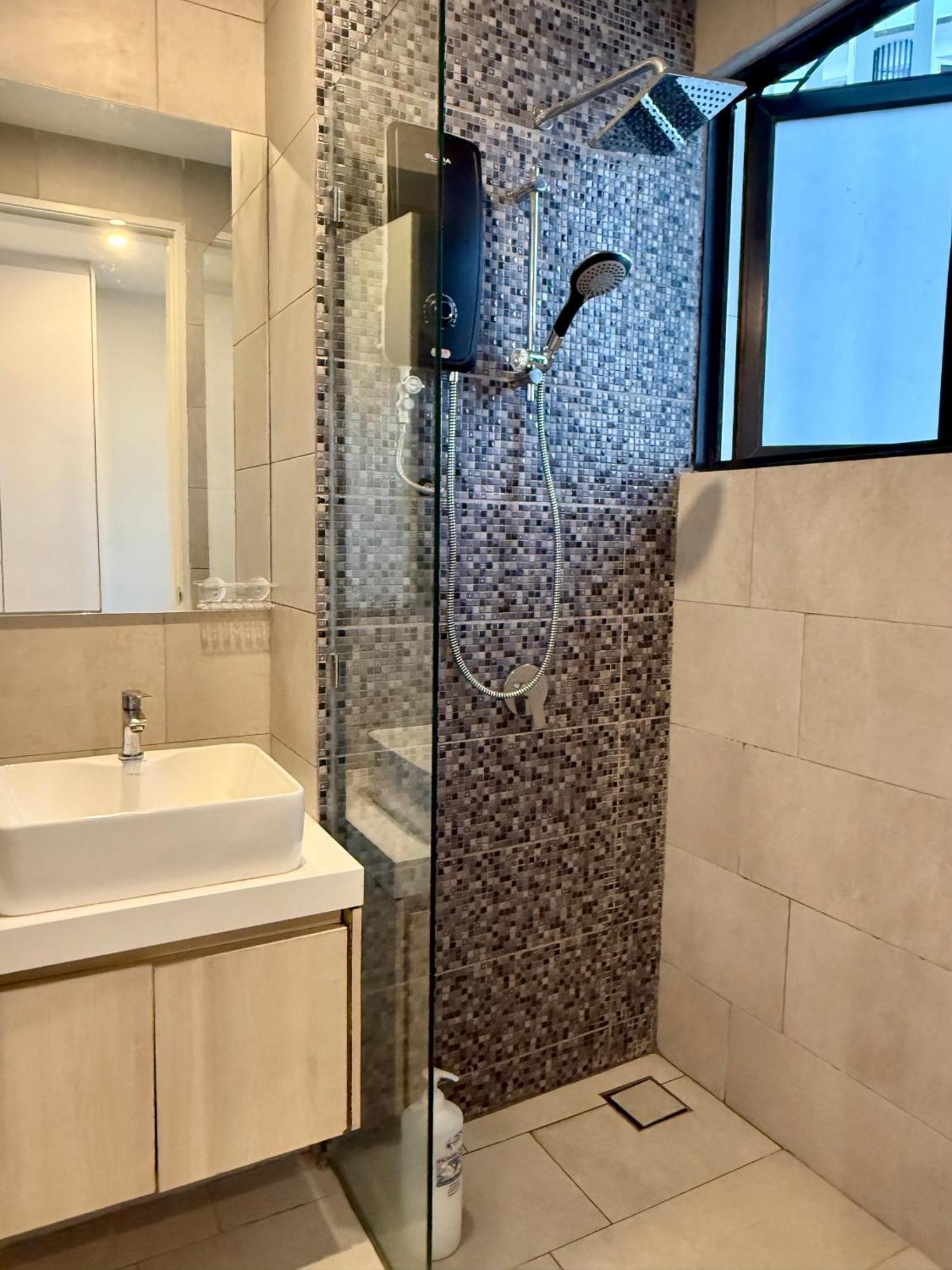 The Shore Executive Suites By Ys Luxury Kota Kinabalu Exterior photo